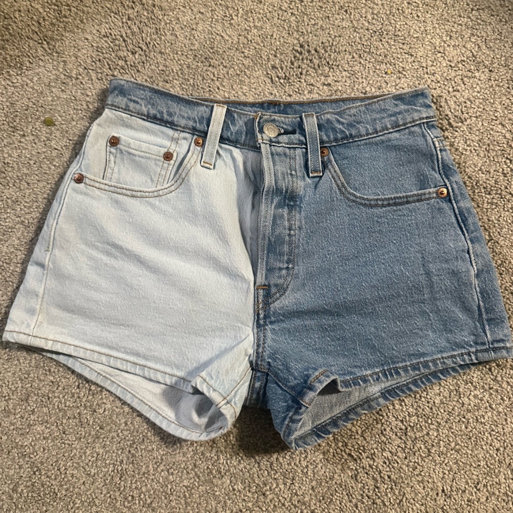 Levis